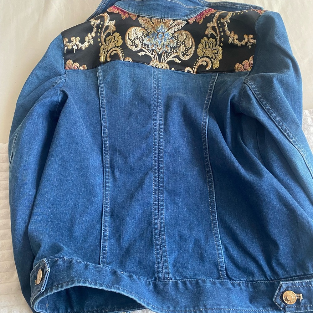 Embroidered Denim Jacket - Picture 5 of 6
